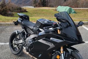 Yamaha R9