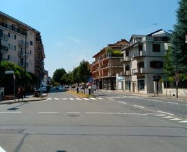 Negozio in Rivoli Centro con 3 vetrine