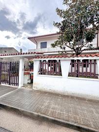 Villa libera su 3 lati con cortile di 100mq