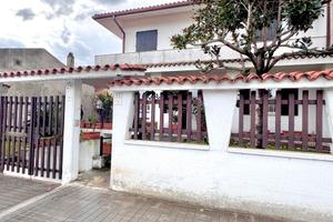 Villa libera su 3 lati con cortile di 100mq