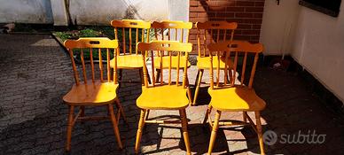 sedie in legno chiaro 