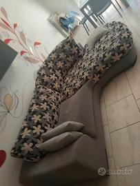 Divano con isola , 14 anni , in Buone condizioni