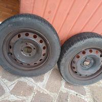 2 Pneumatici invernali Nokian con cerchi 175 65r14