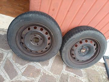 2 Pneumatici invernali Nokian con cerchi 175 65r14