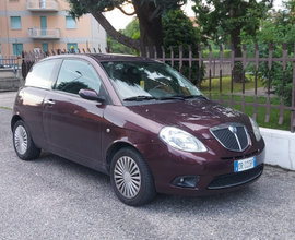 Lancia y
