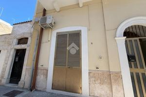 2 LOCALI A BARI