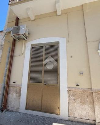 2 LOCALI A BARI