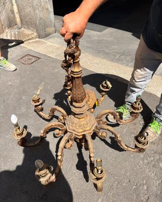 Lampadario vintage a sospensione in ottone barocco