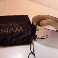 Cintura nera con fibbia in metallo