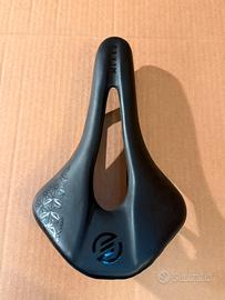 Sella bici antiprostata in fibra di carbonio