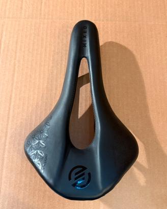 Sella bici antiprostata in fibra di carbonio