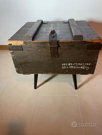Tavolino con cassa legno militare