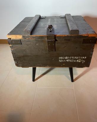 Tavolino con cassa legno militare