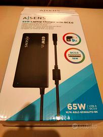 Cavo caricatore PC universale con 9 adattatori.