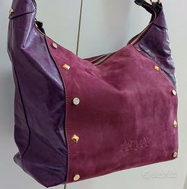 Borsa di Vera pelle colore viola da donna.