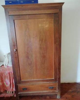 Armadio ad anta singola in noce