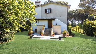Villa di 370 m² con più di 5 locali a San Cesareo