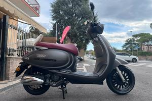 Um CARMEL 125 garantito 10 anni
