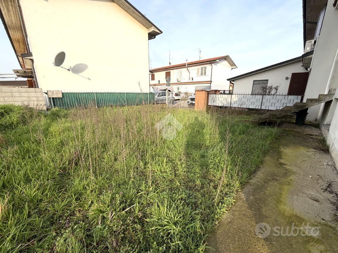 VILLA A SCHIERA D'ANGOLO A CUMIGNANO SUL NAVIGLIO - Vista 4