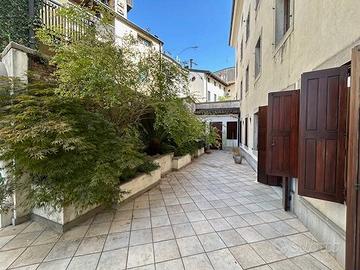 Appartamento di 180 m² con 4 locali e box auto dop
