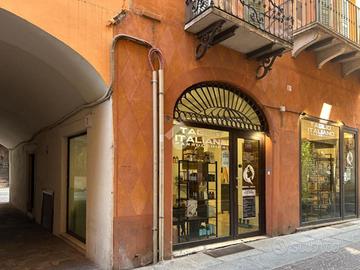 NEGOZIO A BRESCIA