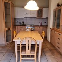 Cucina + tavolo e sedie + elettrodomestici