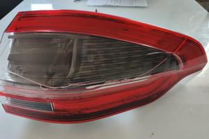 fanale posteriore Ford S max 2014