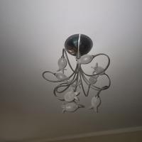 Lampadario e lampada da pavimento 