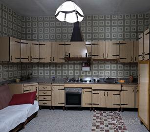 Cucina medioevale 5 metri Top vero granito Tavola
