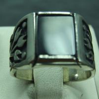 Anello in argento pieno con onice nera