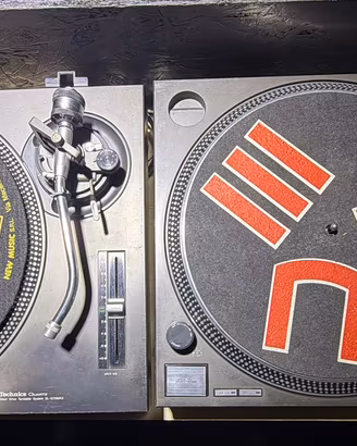 Coppia Technics SL -1210 Mk2 .