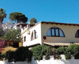 Ampia casa in villaggio con piscine