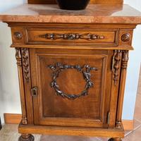 Comodino basso in noce nazionale