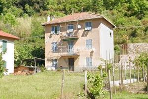 Cinque locali parzialmente ristrutturato