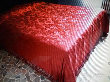 Antica coperta in seta damascata