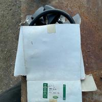 Spruzzi fari anteriori e profilo grondina tetto