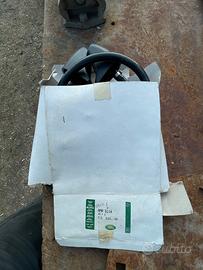 Spruzzi fari anteriori e profilo grondina tetto