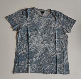 Maglietta corta con fantasia foglie