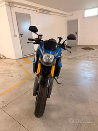 Suzuki GSR -750