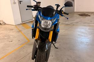 Suzuki GSR -750
