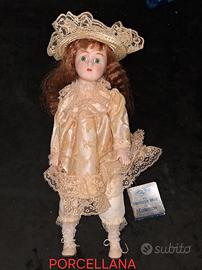 Bambola di porcellana da collezione 