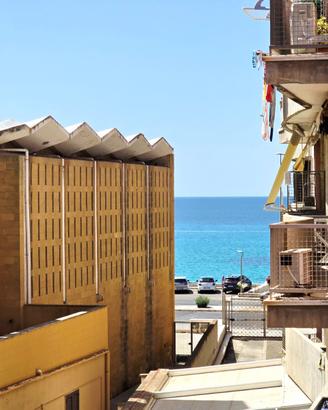 Appartamento con terrazzo a livello vista mare