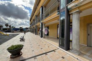 NEGOZIO A SAN PRISCO