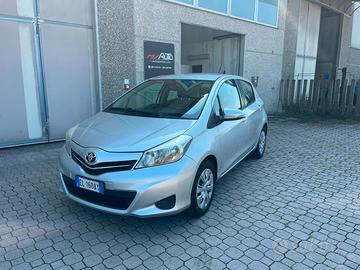 Toyota Yaris 1.0 5 porte Lounge *NEOPATENTATI*