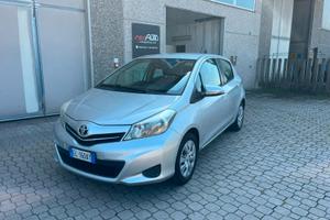Toyota Yaris 1.0 5 porte Lounge *NEOPATENTATI*