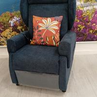 Poltrona relax braccioli estraibili più tavolino