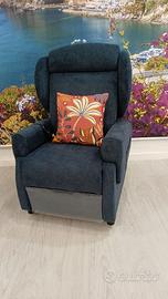 Poltrona relax braccioli estraibili più tavolino