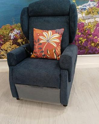 Poltrona relax braccioli estraibili più tavolino