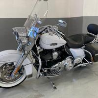 HARLEY-DAVIDSON FLHRC Road King Classic Grand Am