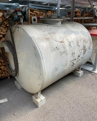 Cisterna gasolio da 2000lt 220/380V funzionante